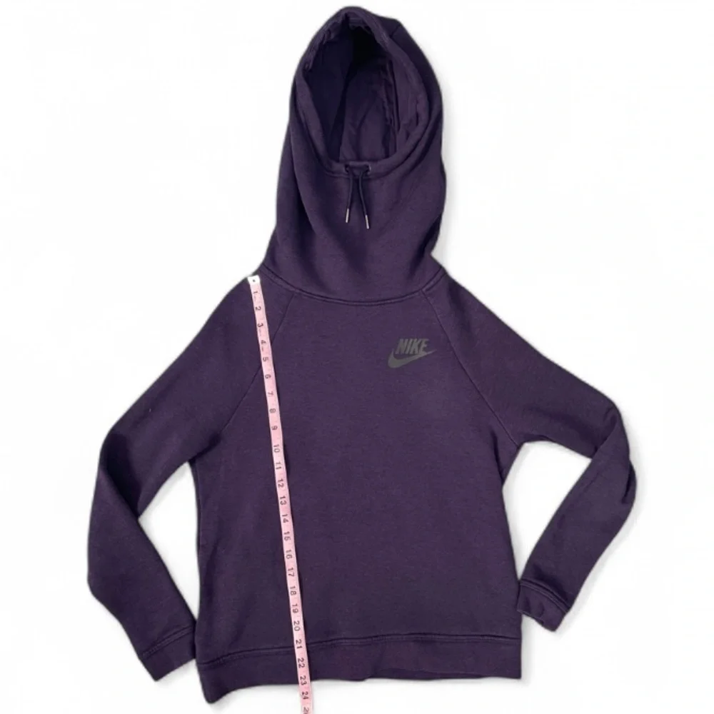 Nike I S and L